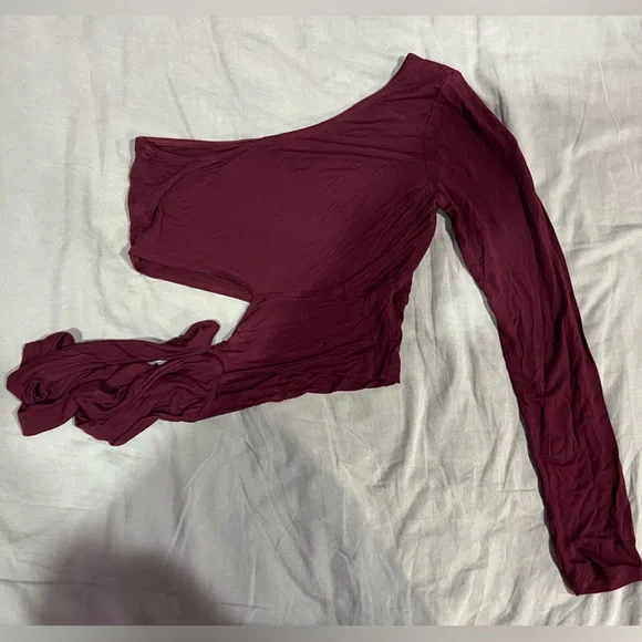 Maroon one sleeve cropped top - Picture 2 of 2